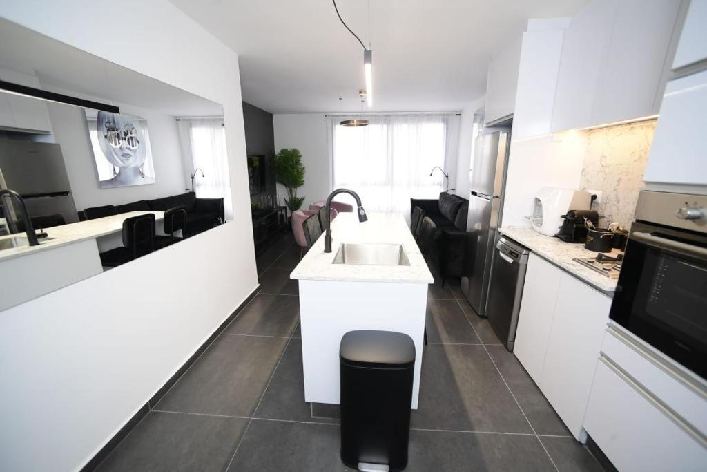 Z-32 Luxury Boutique Apartment Eilat Exterior photo